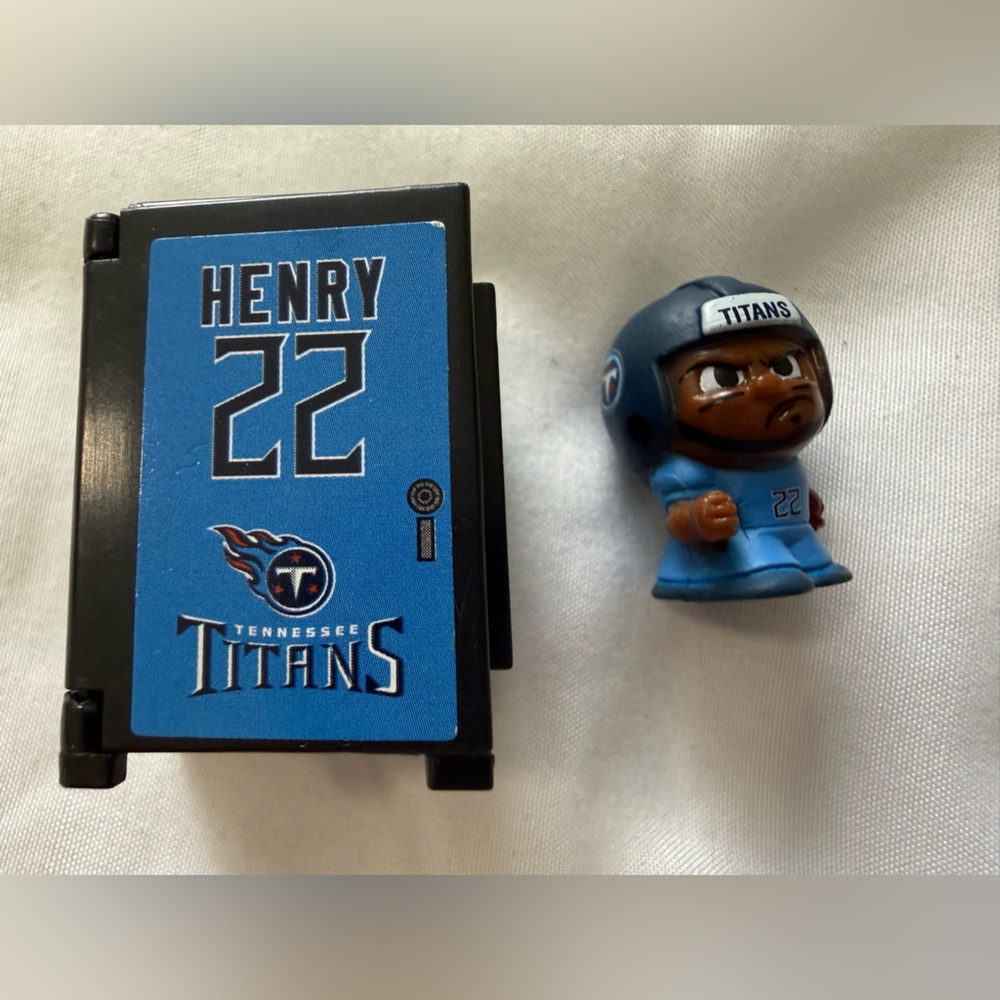 NFL Football Tennessee Titans Henry Teenymate locker
